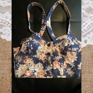 Floral crop top with snaps